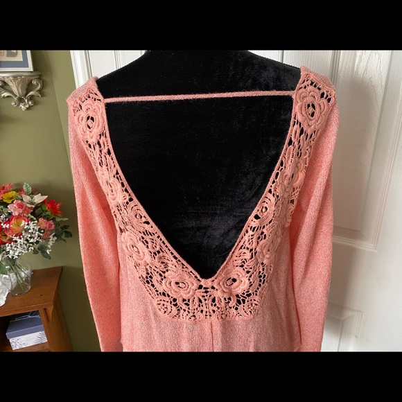 Sexy Daytrip raw hem open back top - Picture 5 of 9